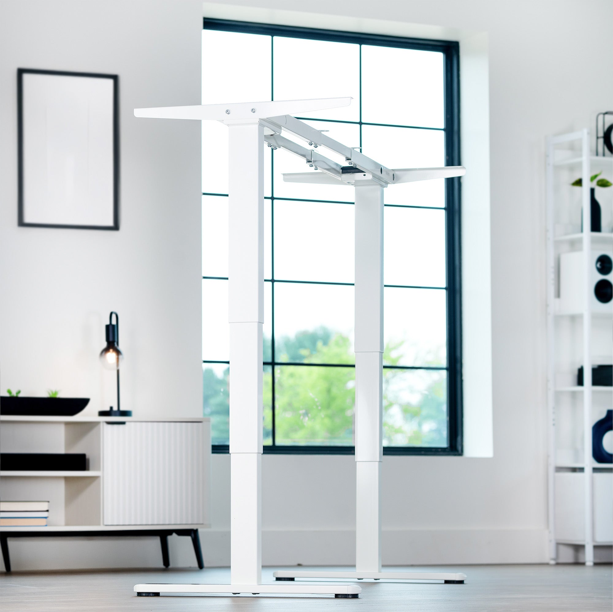 Sit or stand on demand throughout the busy day with this solid frame featuring dual thermal motors and 3-stage telescopic height adjustment.