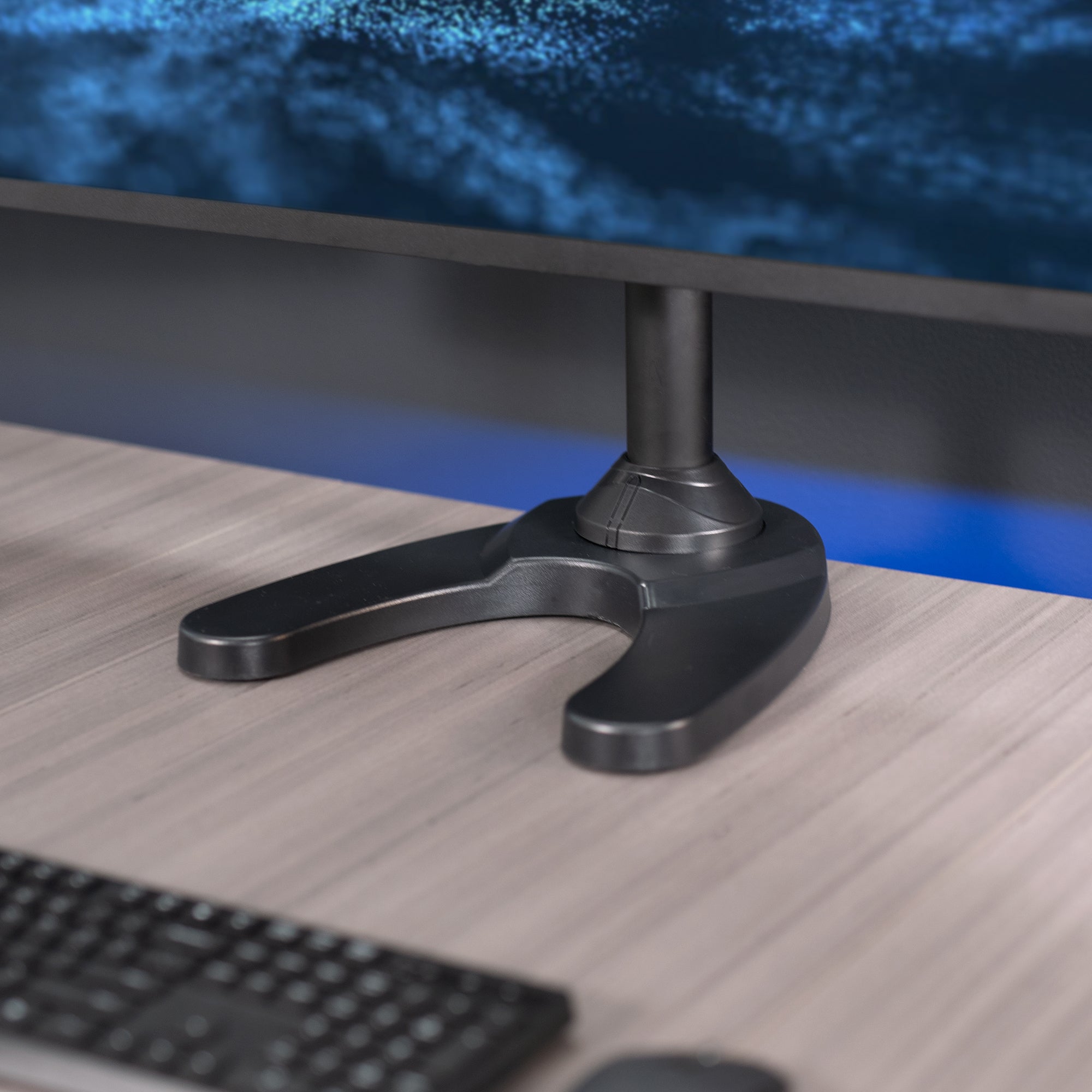 Freestanding base guarantees a solid hold.