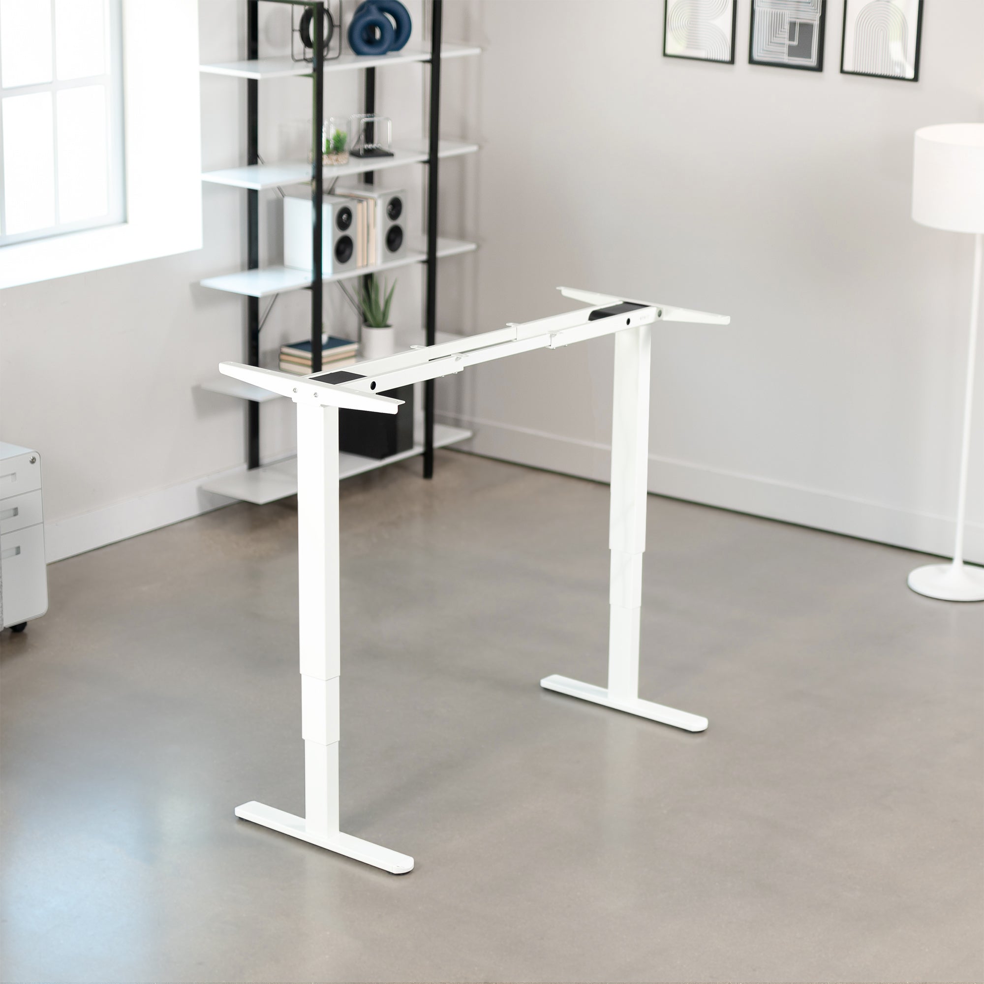 Sit or stand on demand throughout the busy day with this solid frame featuring dual thermal motors and 3-stage telescopic height adjustment.