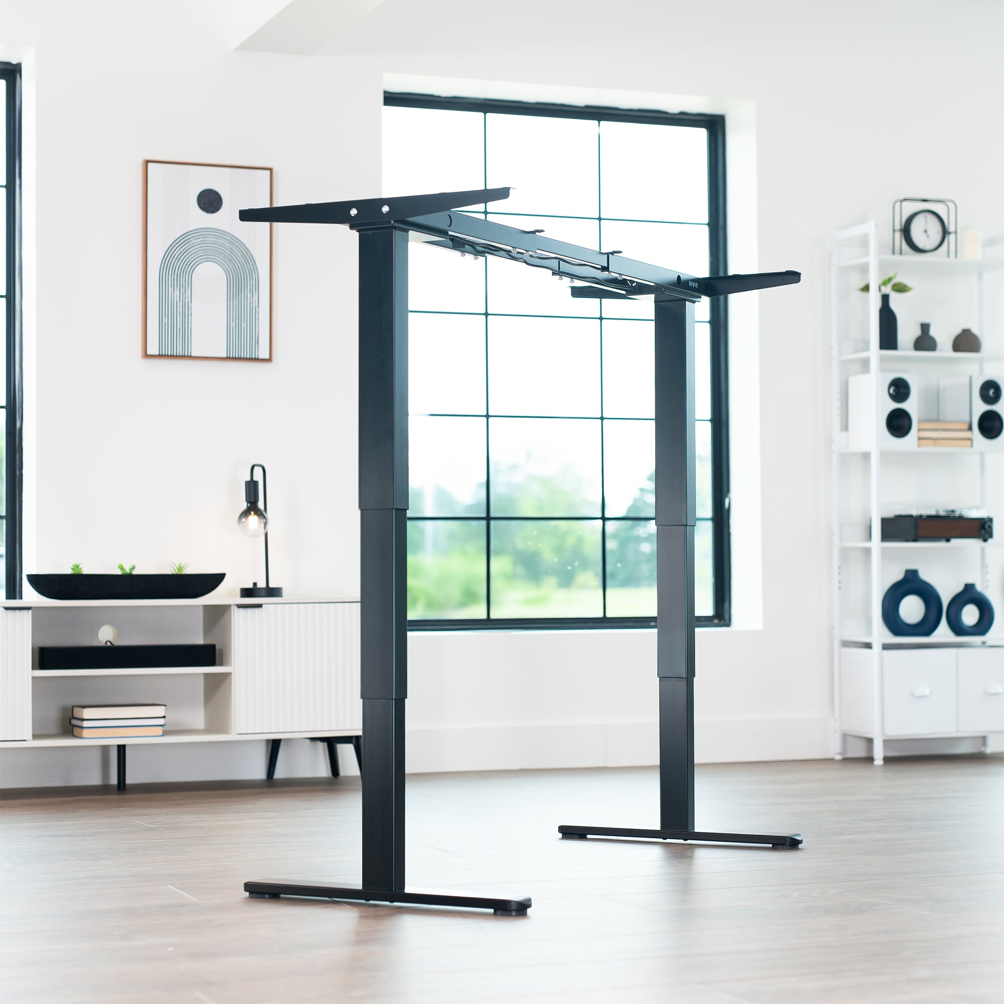 Sit or stand on demand throughout the busy day with this solid frame featuring dual thermal motors and 3-stage telescopic height adjustment.