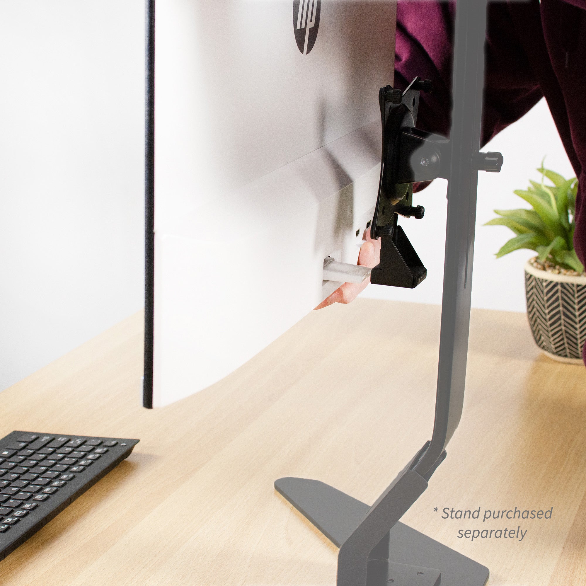 VESA Adapter for Compatible HP Monitors – VIVO - desk solutions