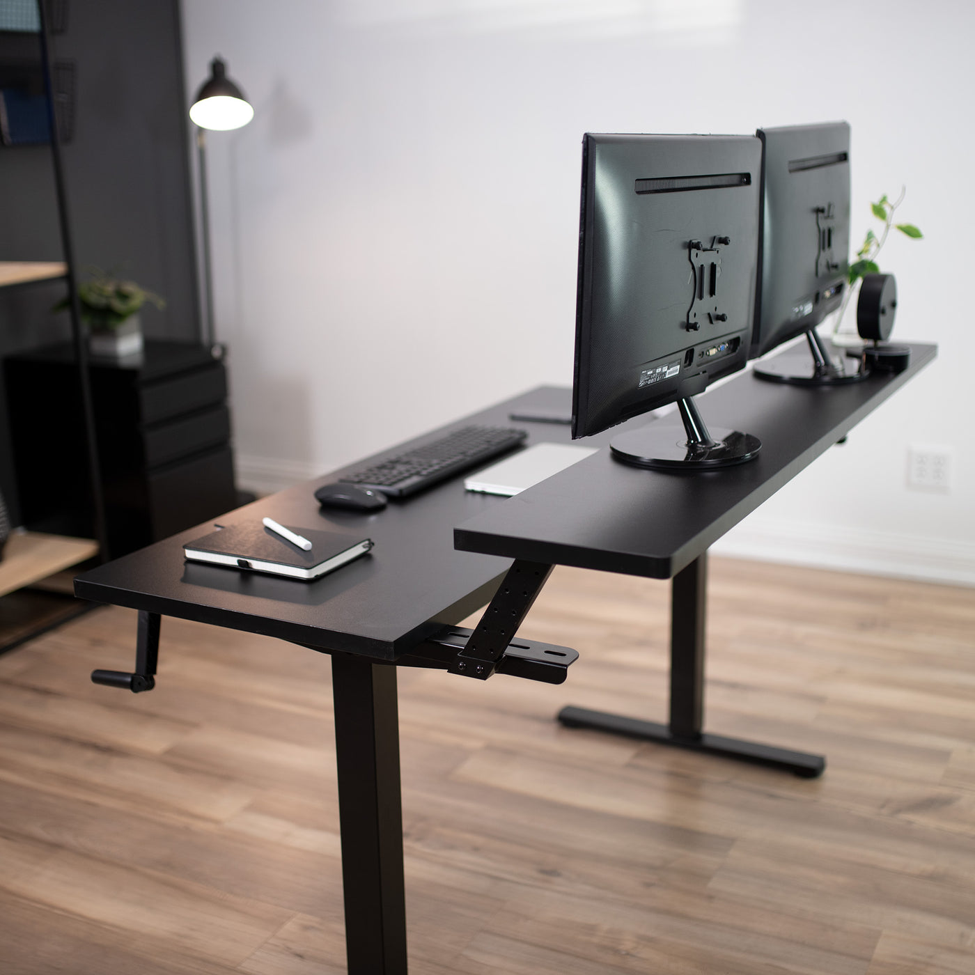Sturdy support of split top desk tops from VIVO.