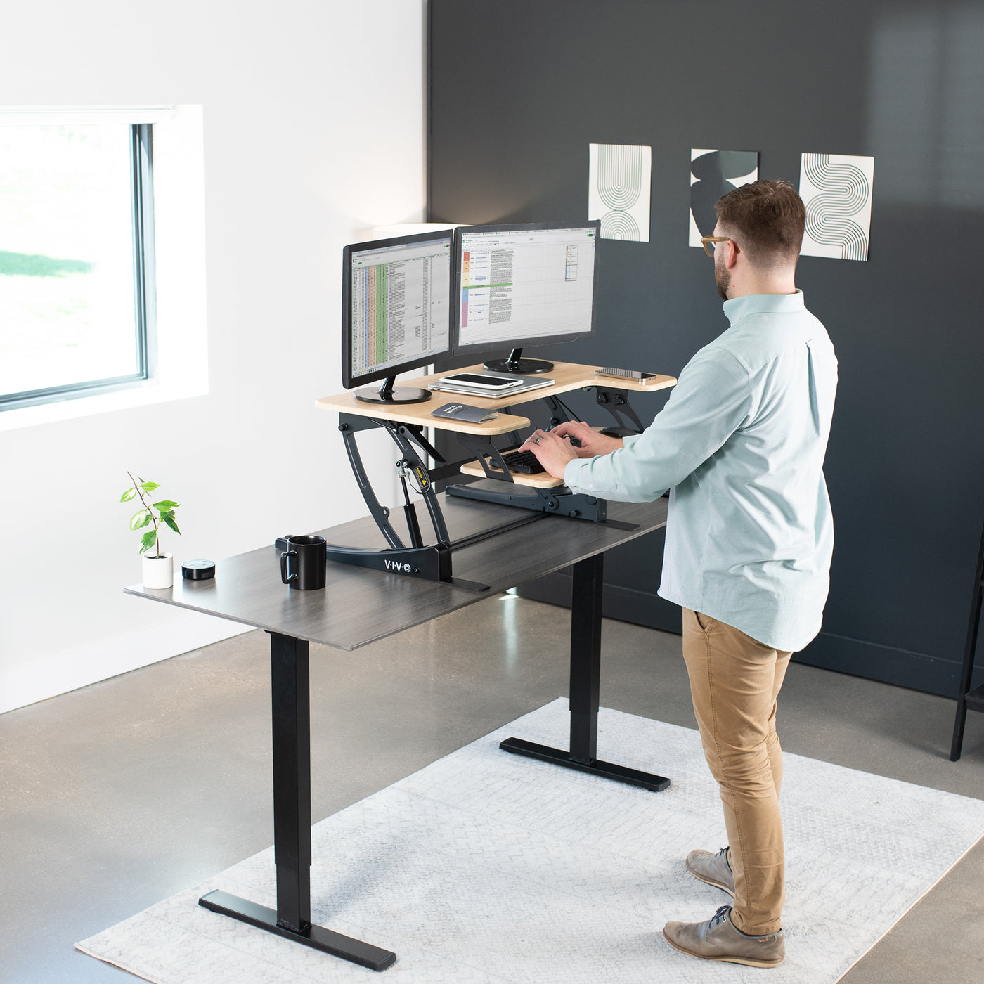 VEVOR Standing Desk Converter, Two-Tier Stand up Desk Riser, 36 inch Large  Sit to Stand Desk Converter, 5.5-20.1 inch Adjustable Height, for Monitor,  Keyboard & Accessories Used in Home Office