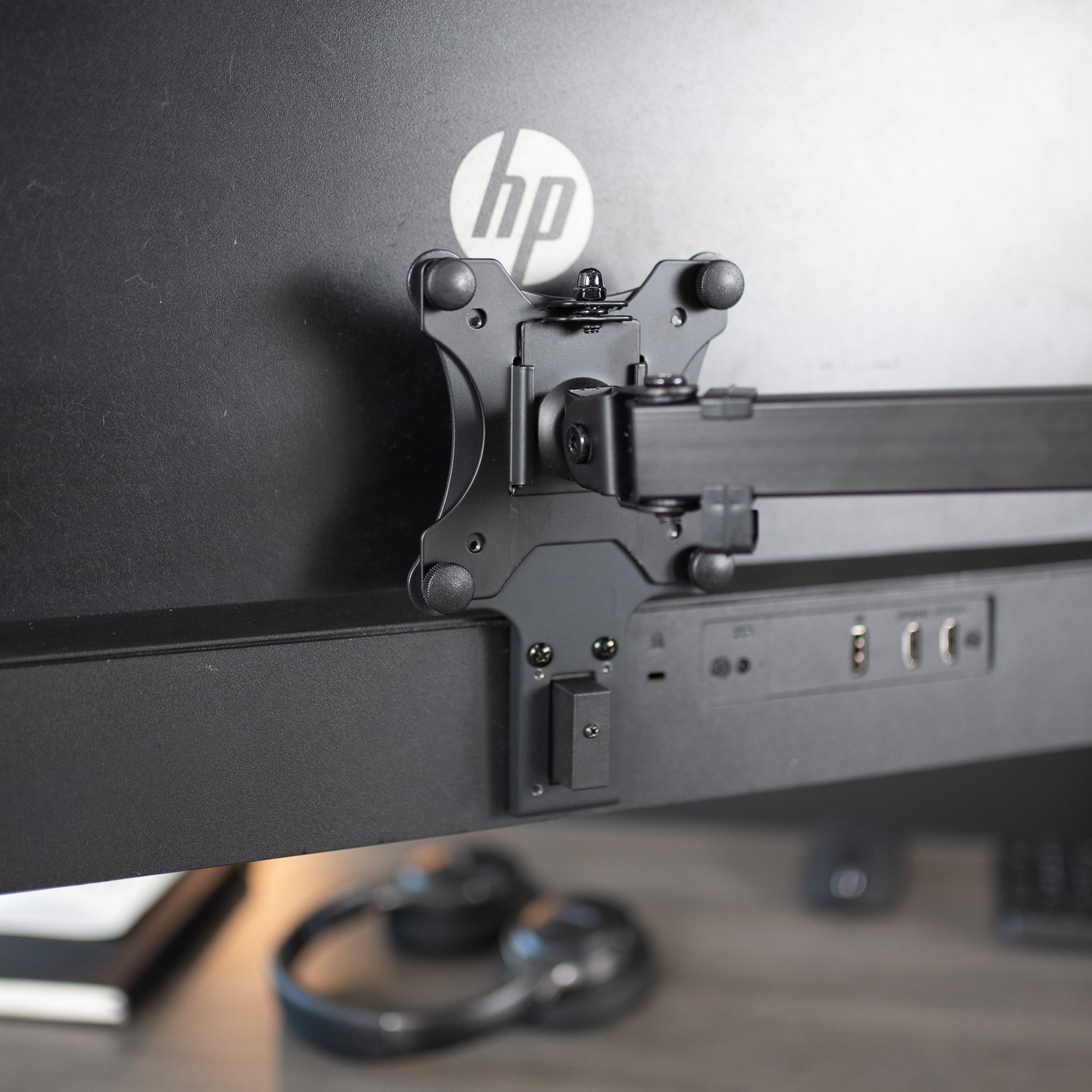 Quick Attach VESA Mounting Solutions for non-VESA Compatible HP M-Series Monitors