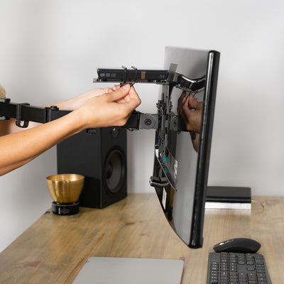 Securely mount your device to the VESA shelf plate with two securing bands.